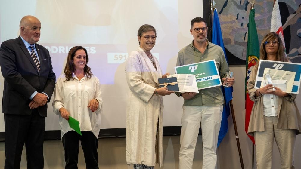 Cerimónia de entrega do Prémio Trabalhador do Ano, no evento comemorativo do Dia Nacional do Mutualismo 2025, a Cátia Rodrigues, administrativa d'A Mutualidade de Santa Maria